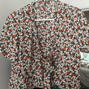 Size L floral blouse with front tie